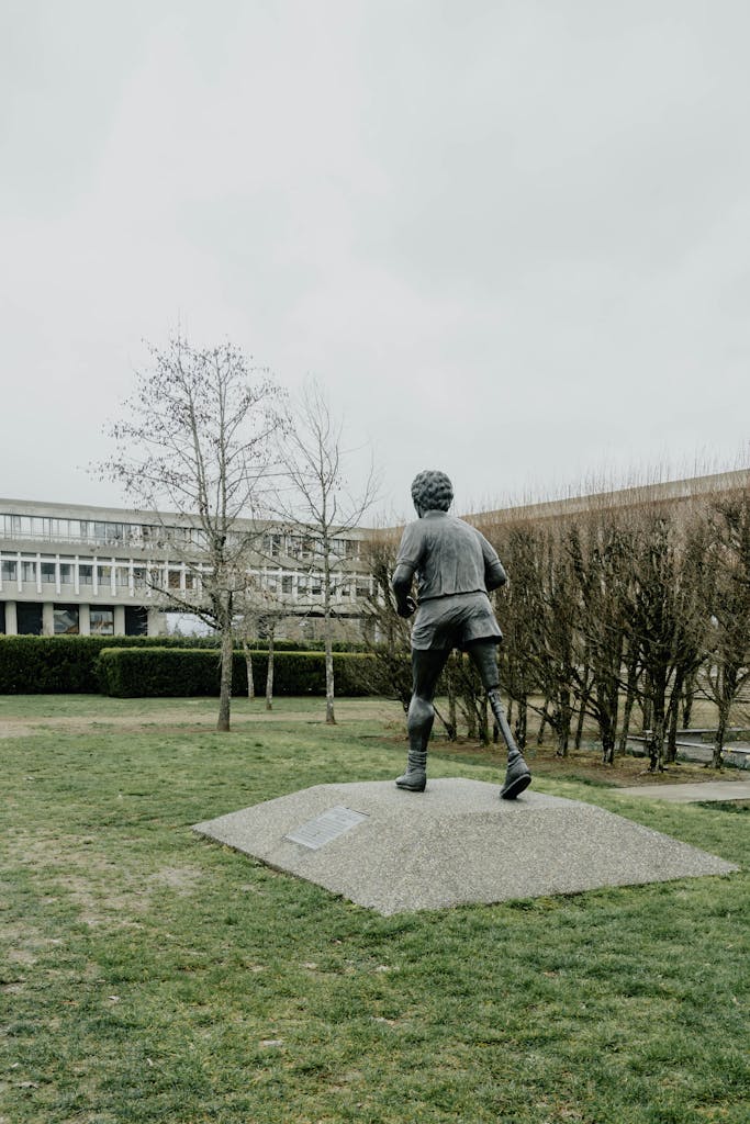 National Icon Terry Fox to Appear on $5 Banknote